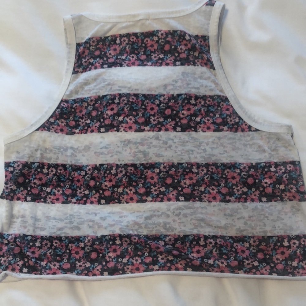 👀4/$25 Ardene XL Lightweight Floral burn out Crop Top - Picture 4 of 4